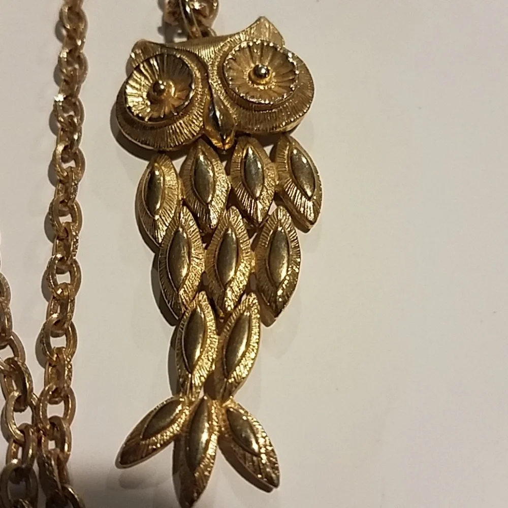 Vintage 1970-80's Avon owl gold pendant necklace